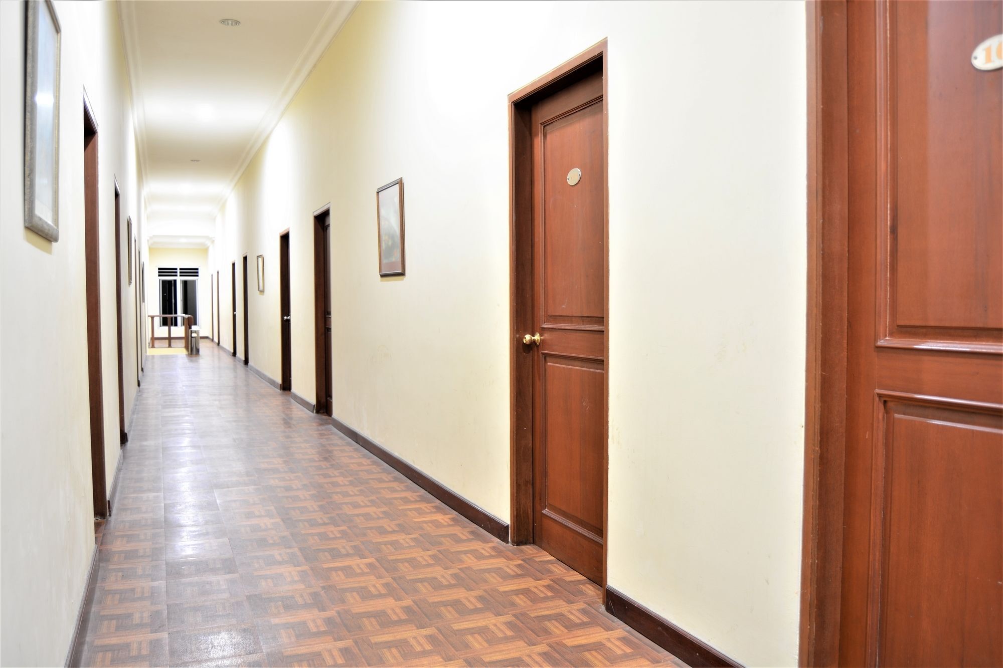 Zen Rooms Basic Cipanas Km.78 エクステリア 写真